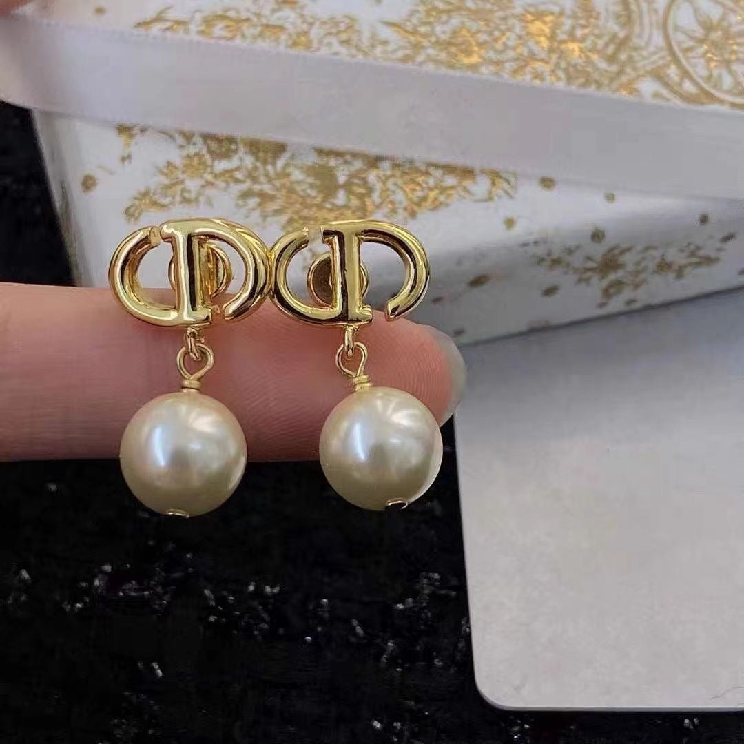 DR* Pearl CD Earrings