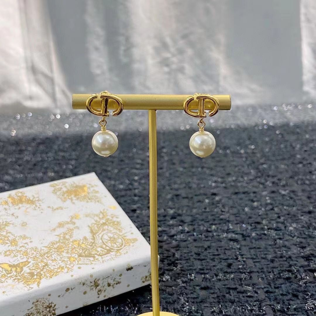 DR* Pearl CD Earrings