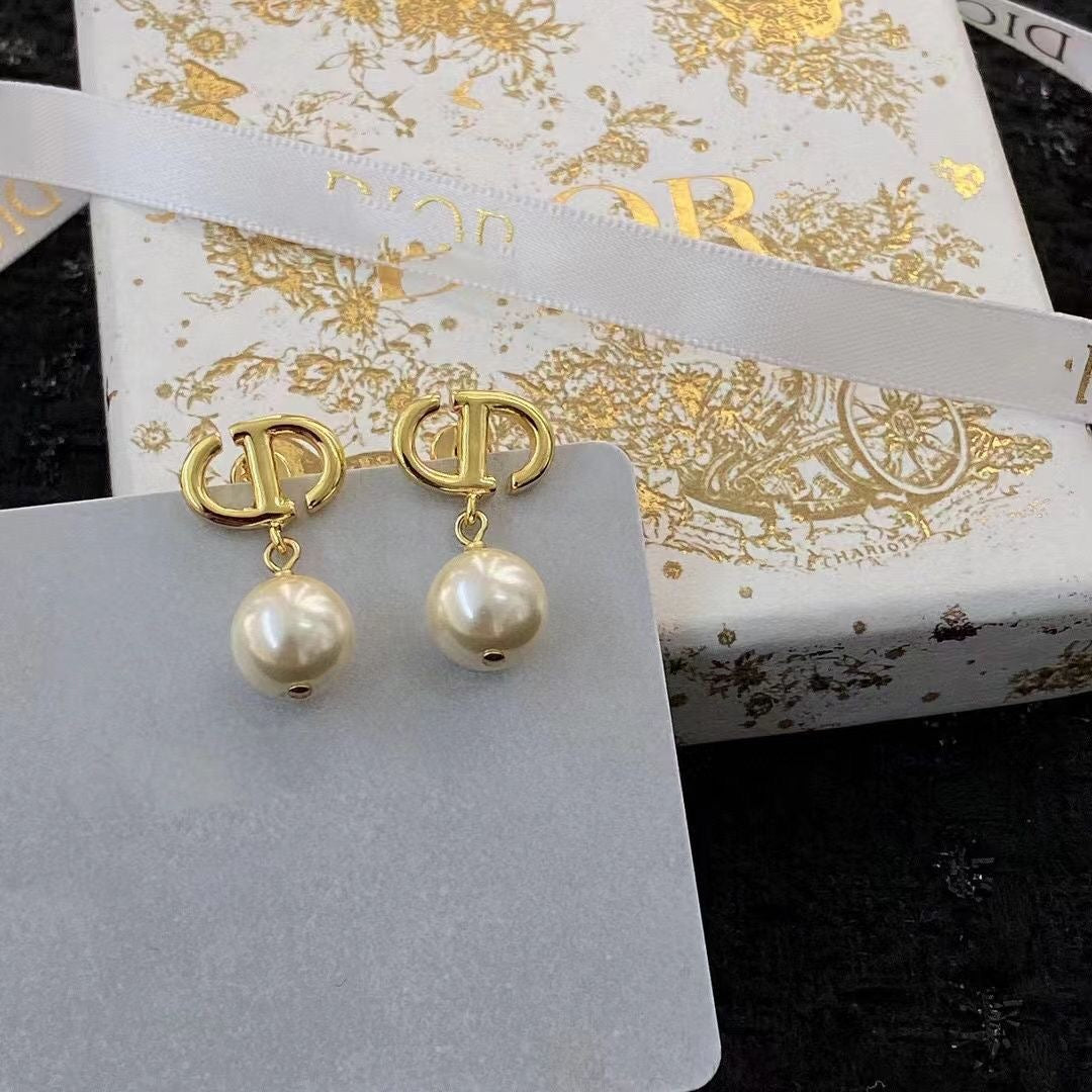 DR* Pearl CD Earrings
