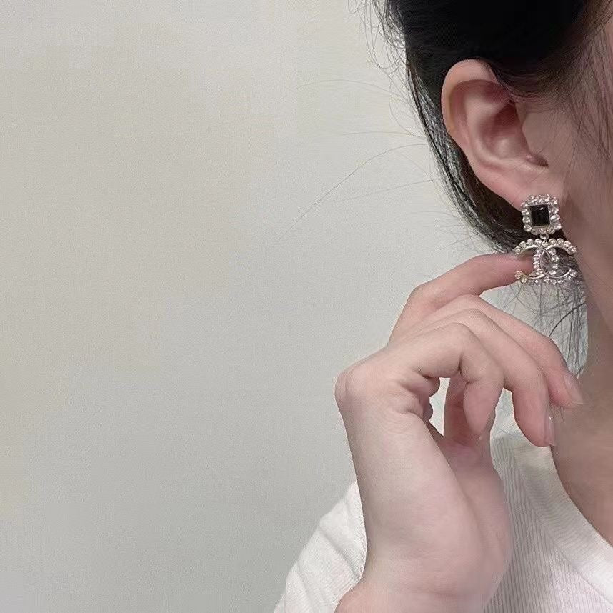 C New Square Black Earrings