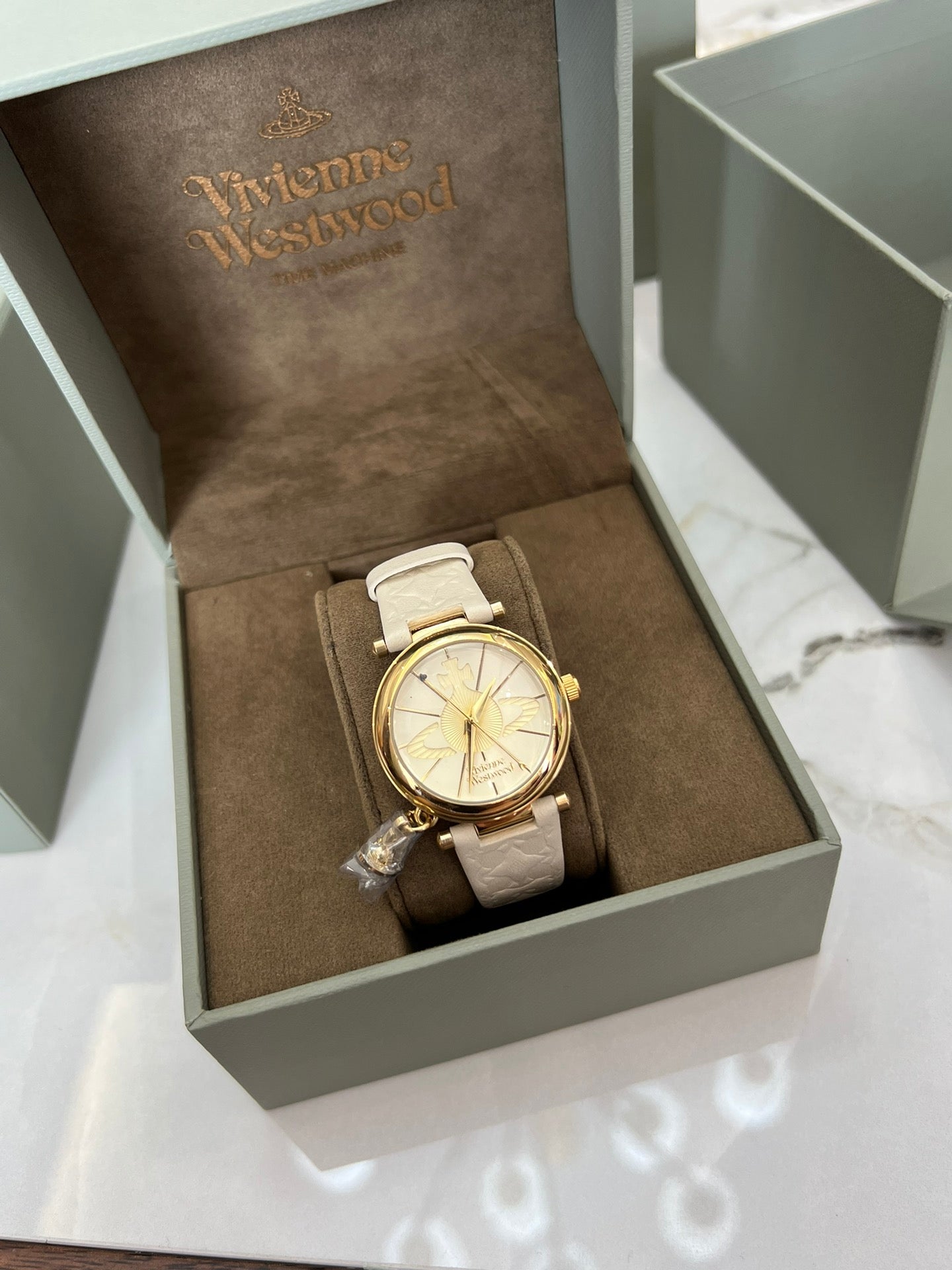 E New Watch