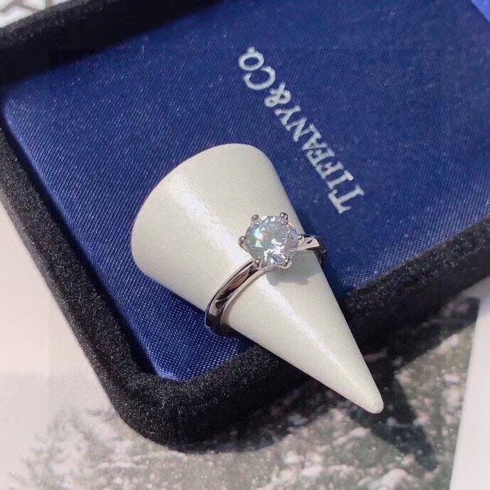 T  New One-Carat Diamond Ring
