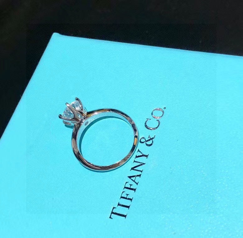 T  New One-Carat Diamond Ring