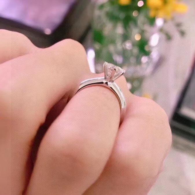 T  New One-Carat Diamond Ring