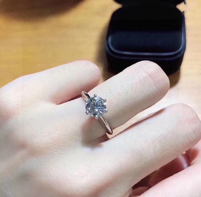 T  New One-Carat Diamond Ring