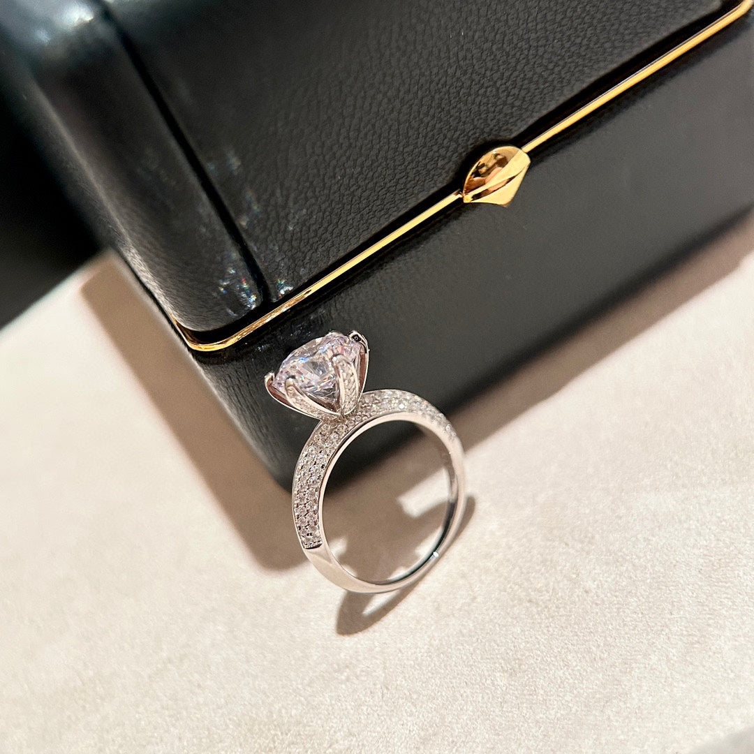 Six claw 3 carat diamond ring