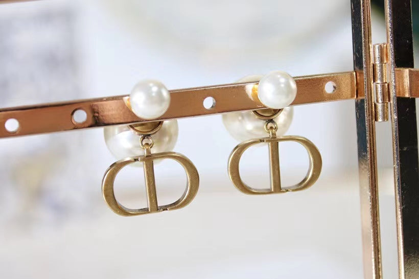 D  new pearl earrings