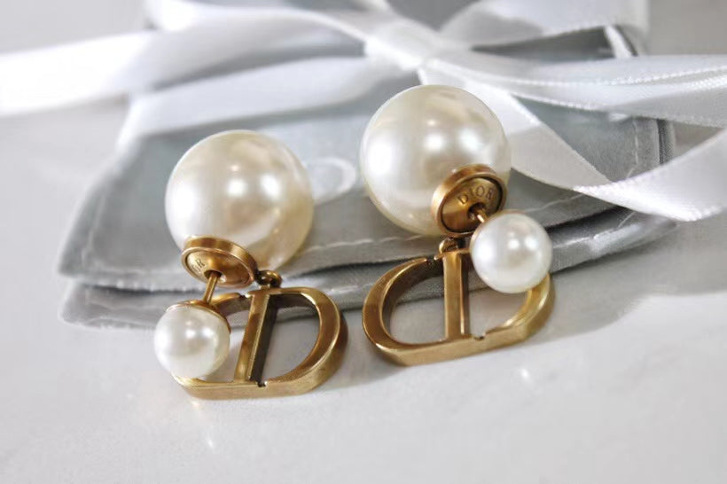 D  new pearl earrings