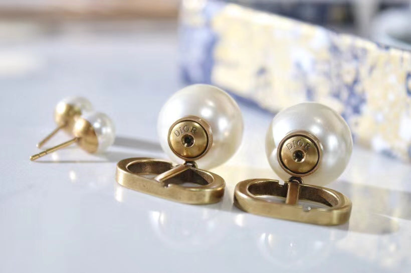 D  new pearl earrings