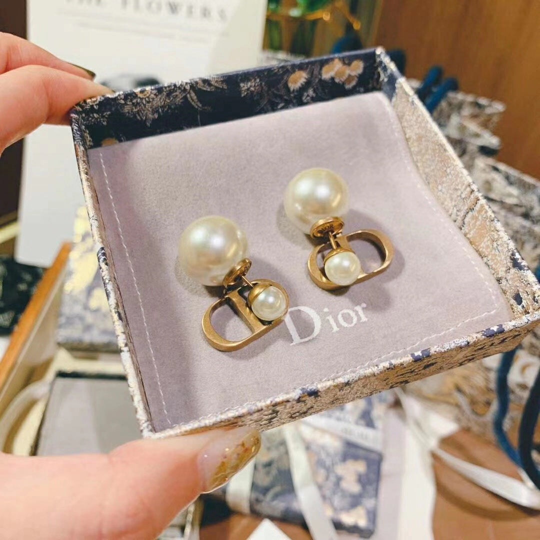 D  new pearl earrings