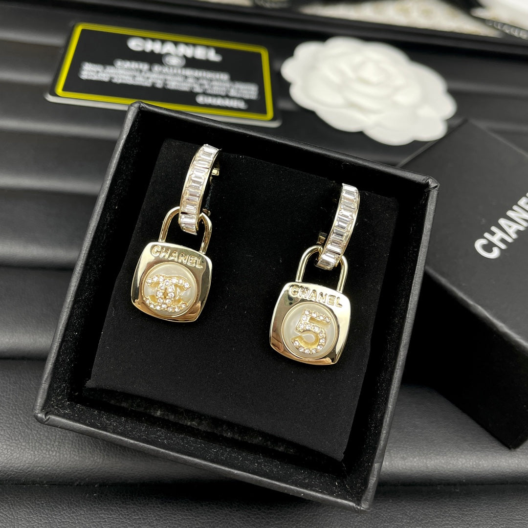 C  new symmetrical resin earrings