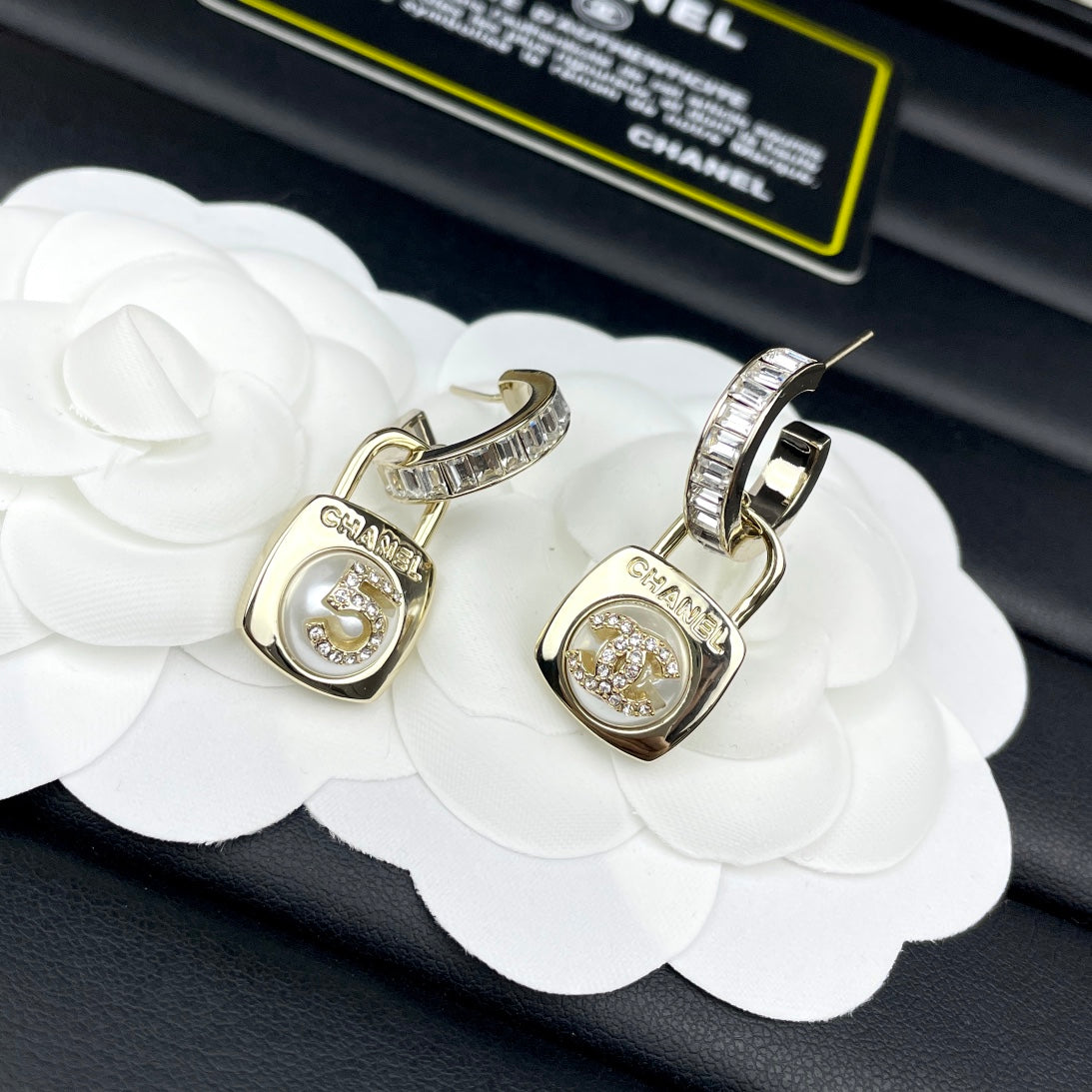 C  new symmetrical resin earrings