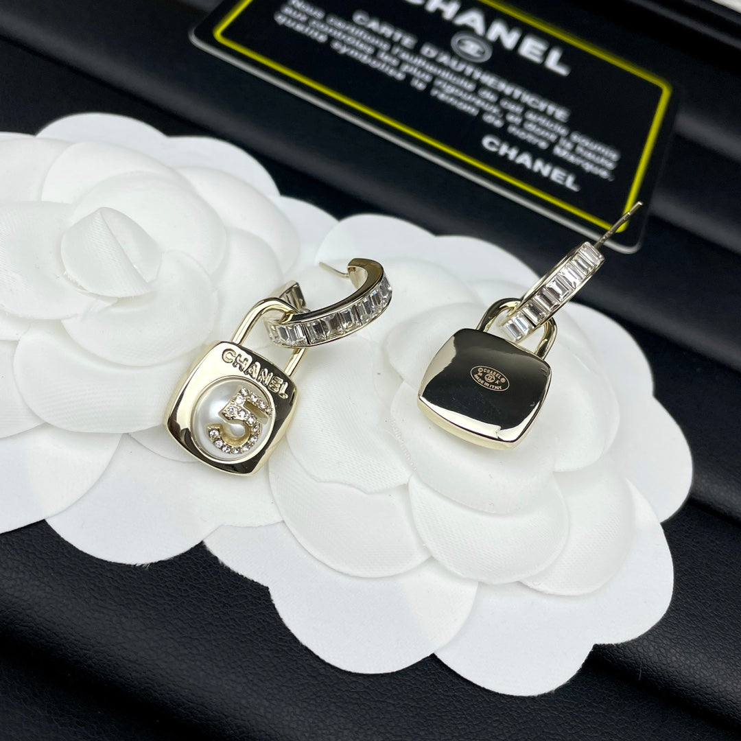 C  new symmetrical resin earrings