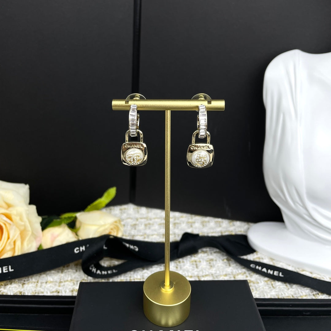 C  new symmetrical resin earrings