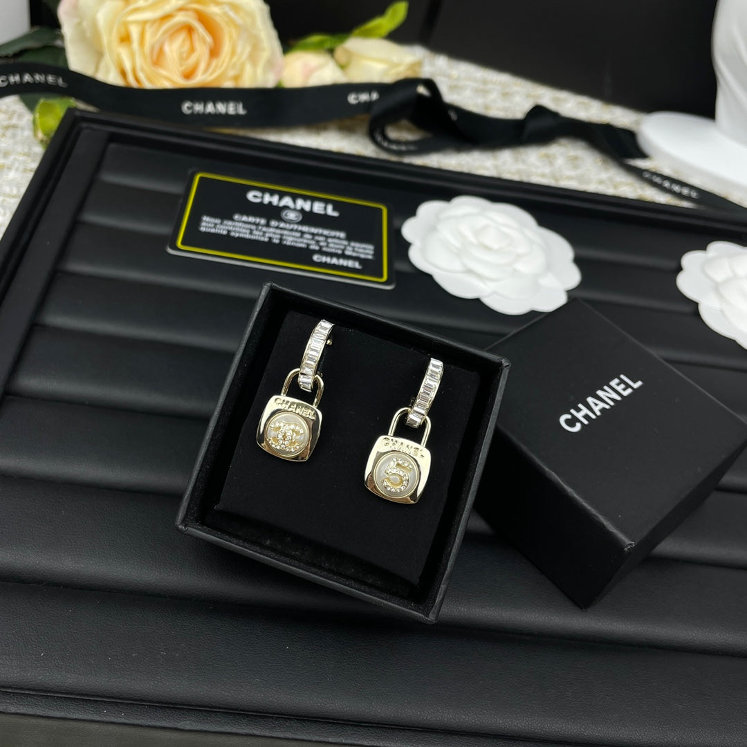 C  new symmetrical resin earrings