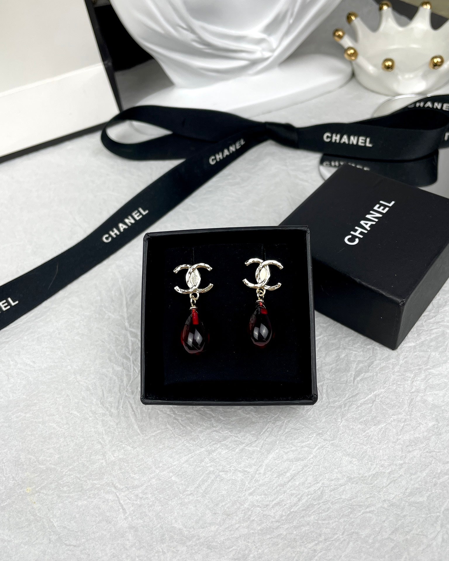 C  new red glass drop earrings