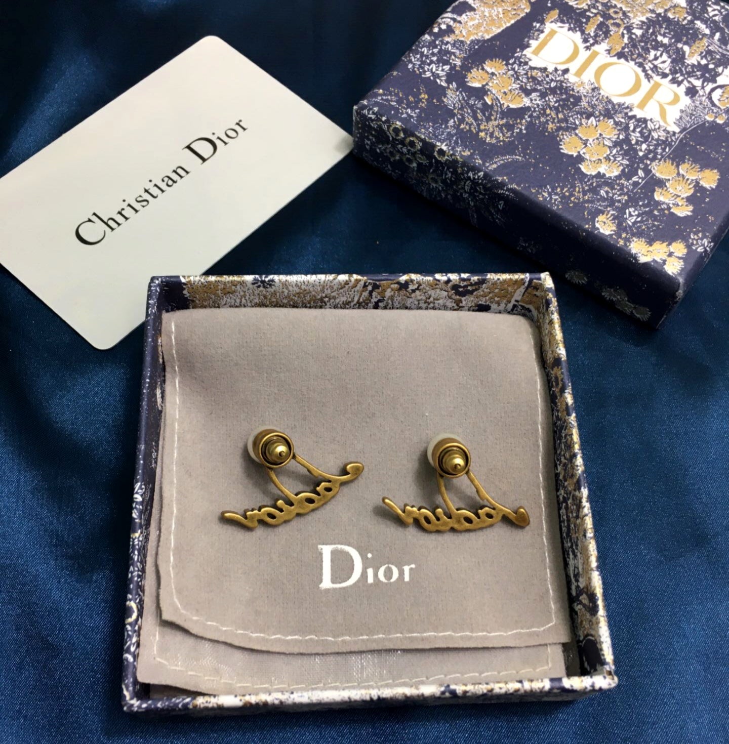 D  new letter pearl earrings