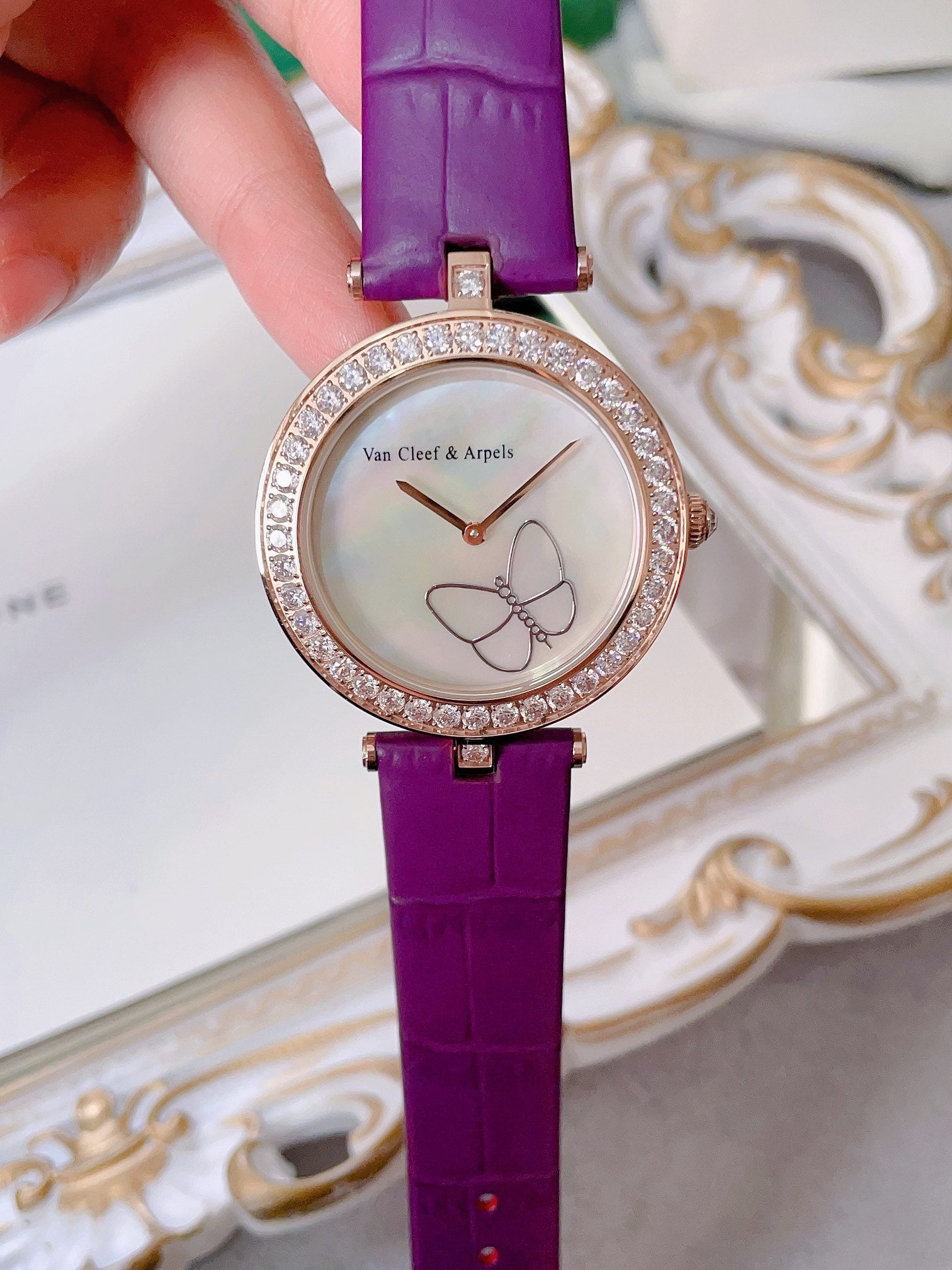 Women's watch with full-color shell dial in the shape of flying butterflies