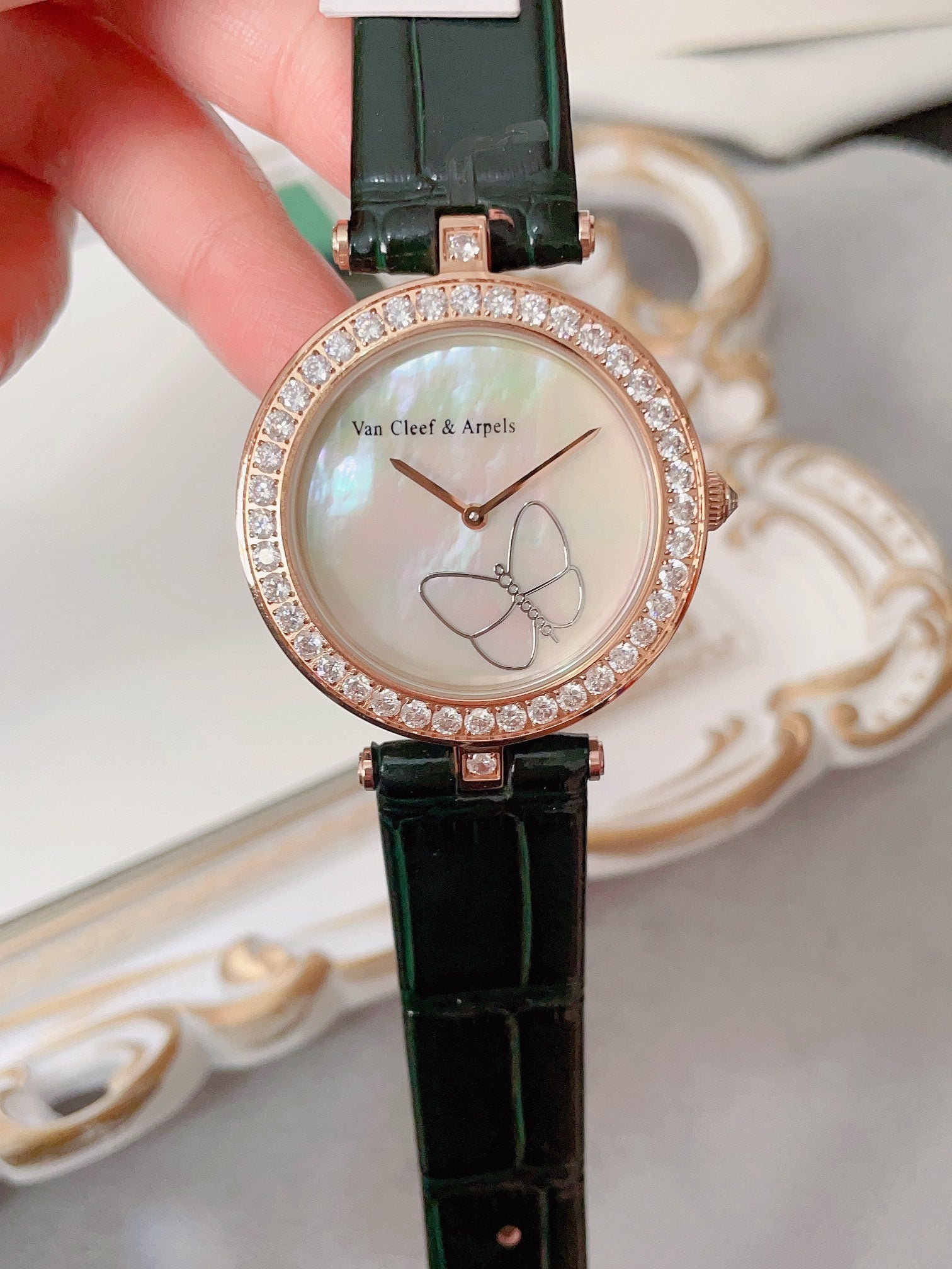 Women's watch with full-color shell dial in the shape of flying butterflies
