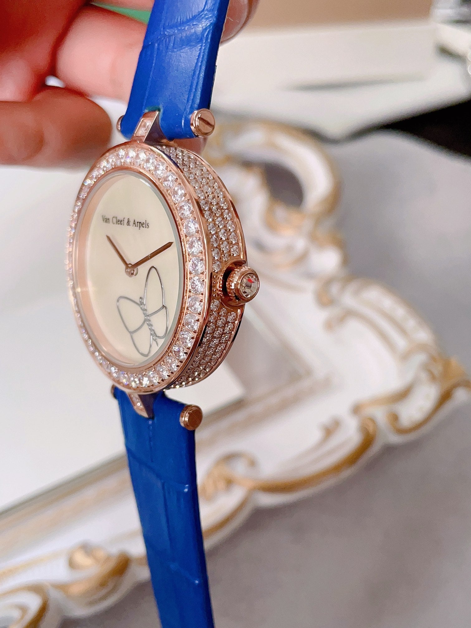 Women's watch with full-color shell dial in the shape of flying butterflies