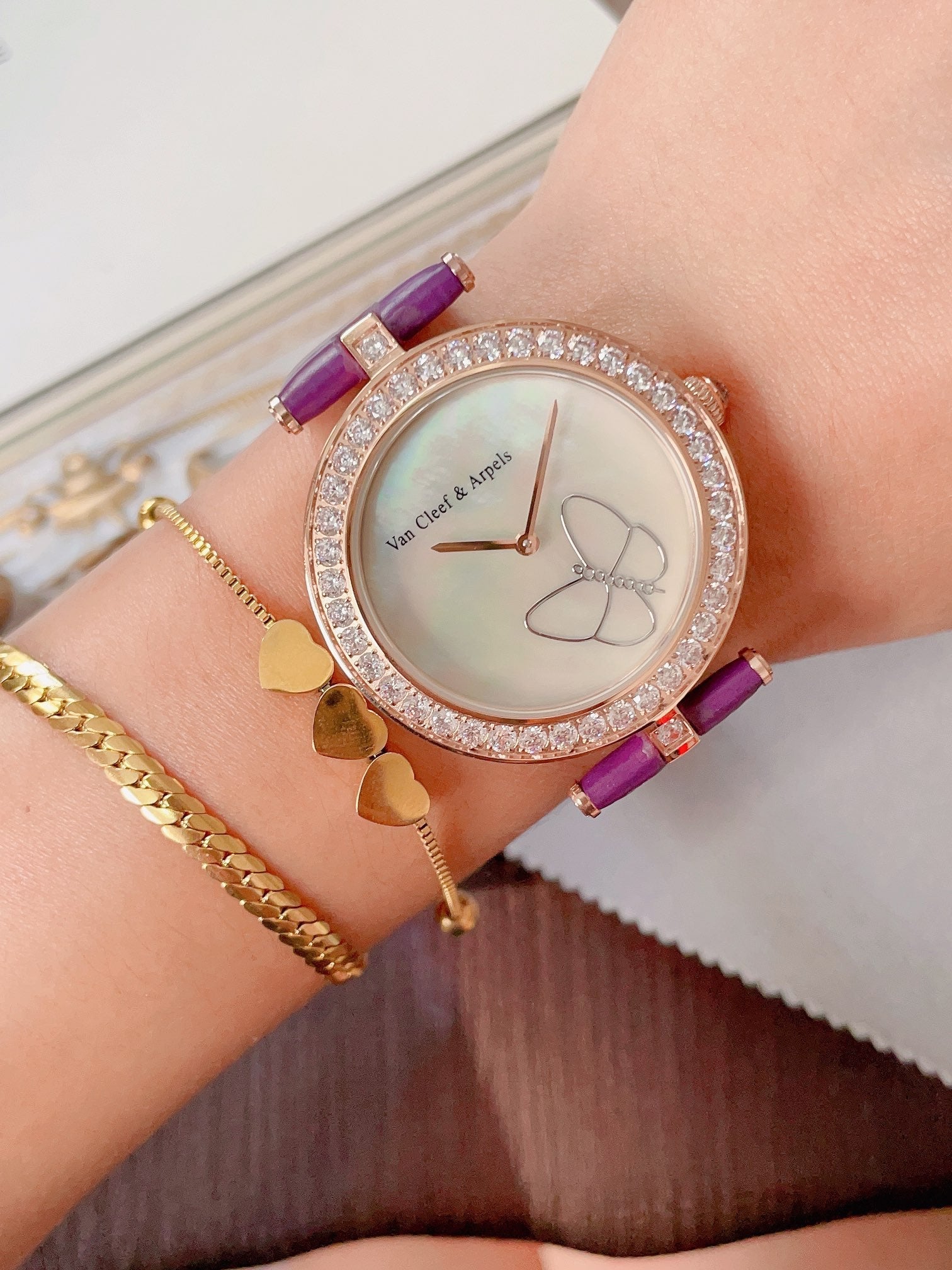 Women's watch with full-color shell dial in the shape of flying butterflies