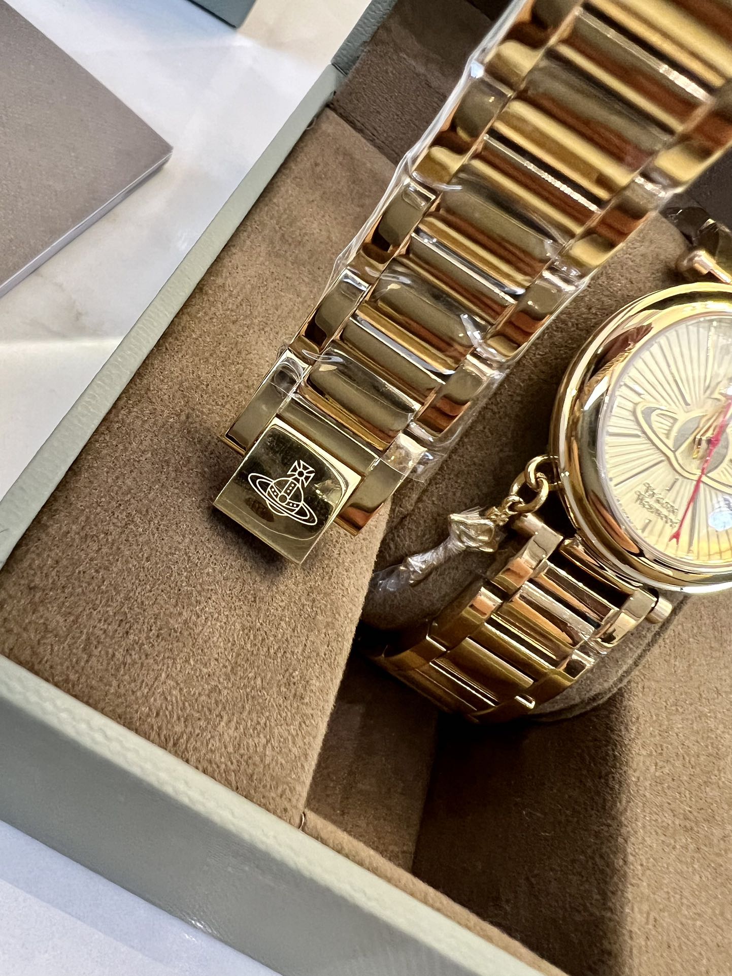 Queen Mother Watch Beautiful small gold watch