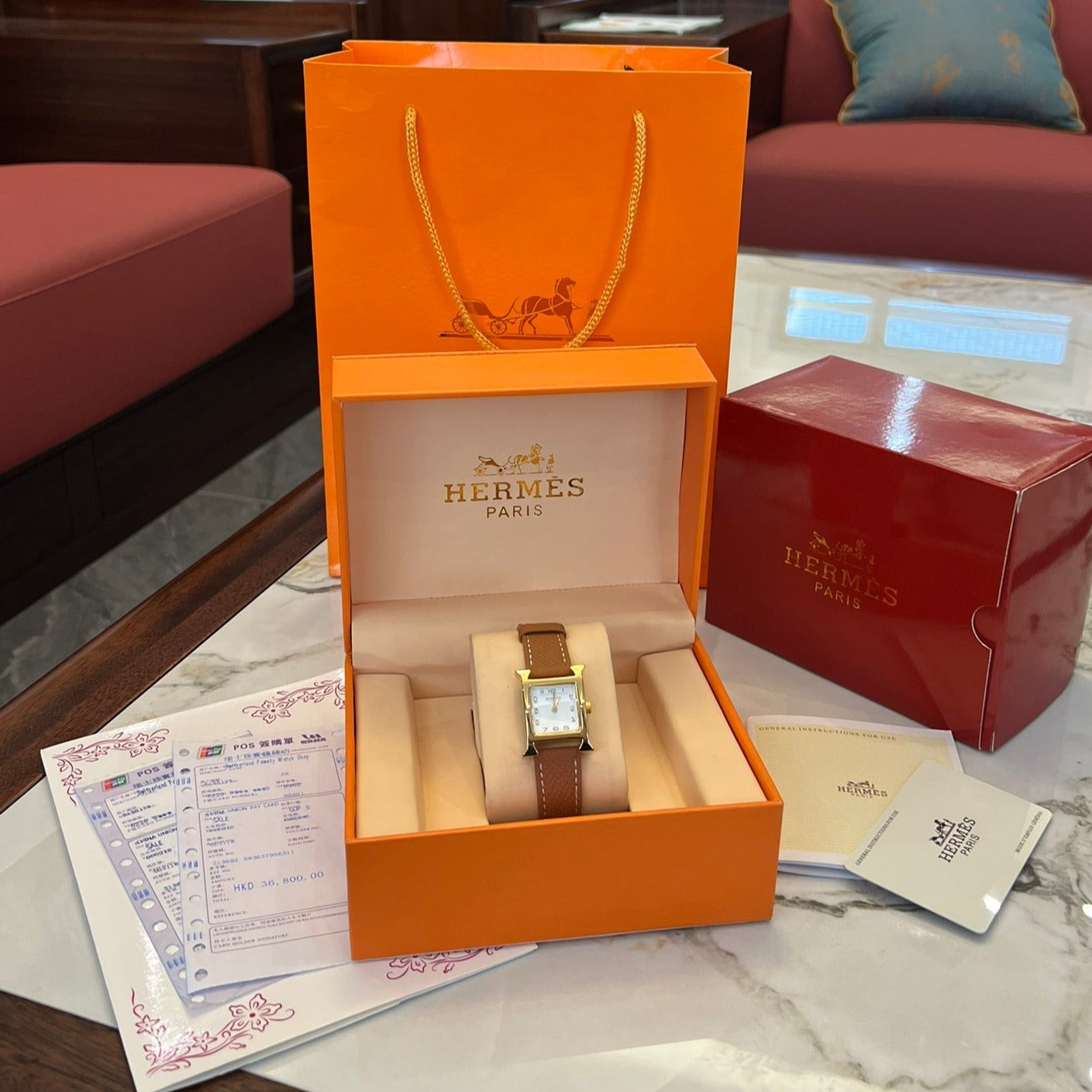 Shi watches are deeply loved by young people, and with attractive packaging, they are definitely the first choice to give to your partner.