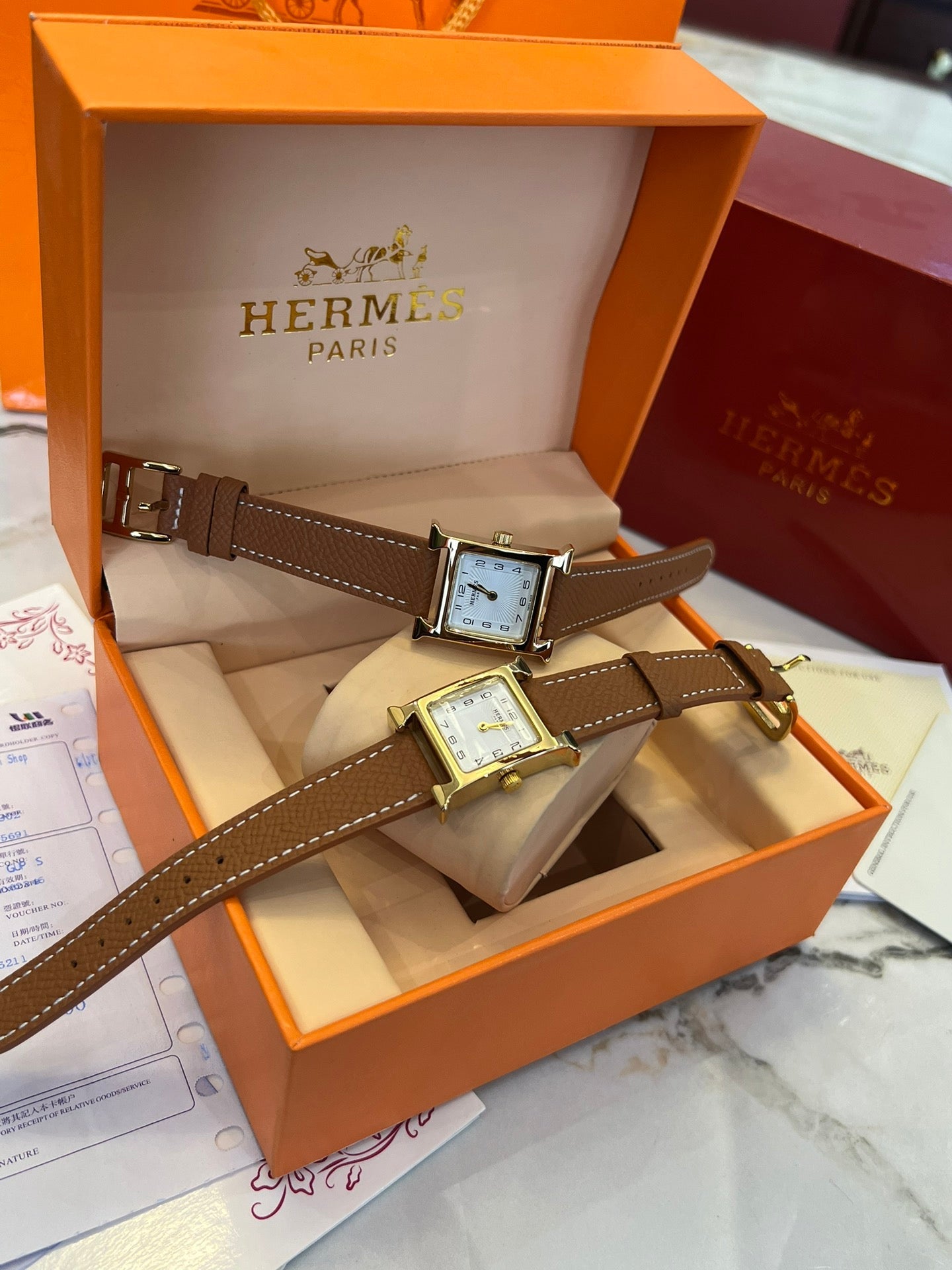 Shi watches are deeply loved by young people, and with attractive packaging, they are definitely the first choice to give to your partner.