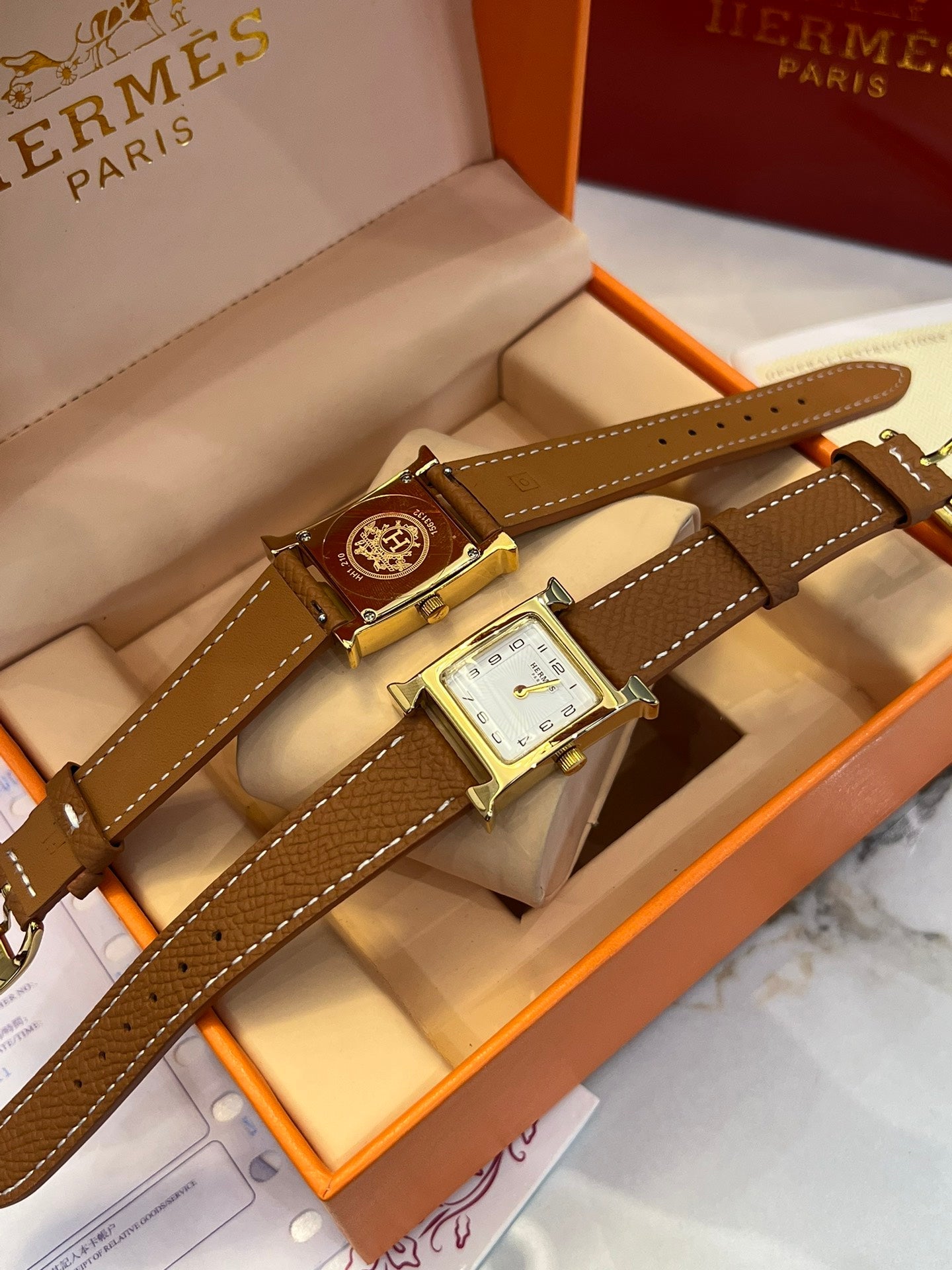 Shi watches are deeply loved by young people, and with attractive packaging, they are definitely the first choice to give to your partner.