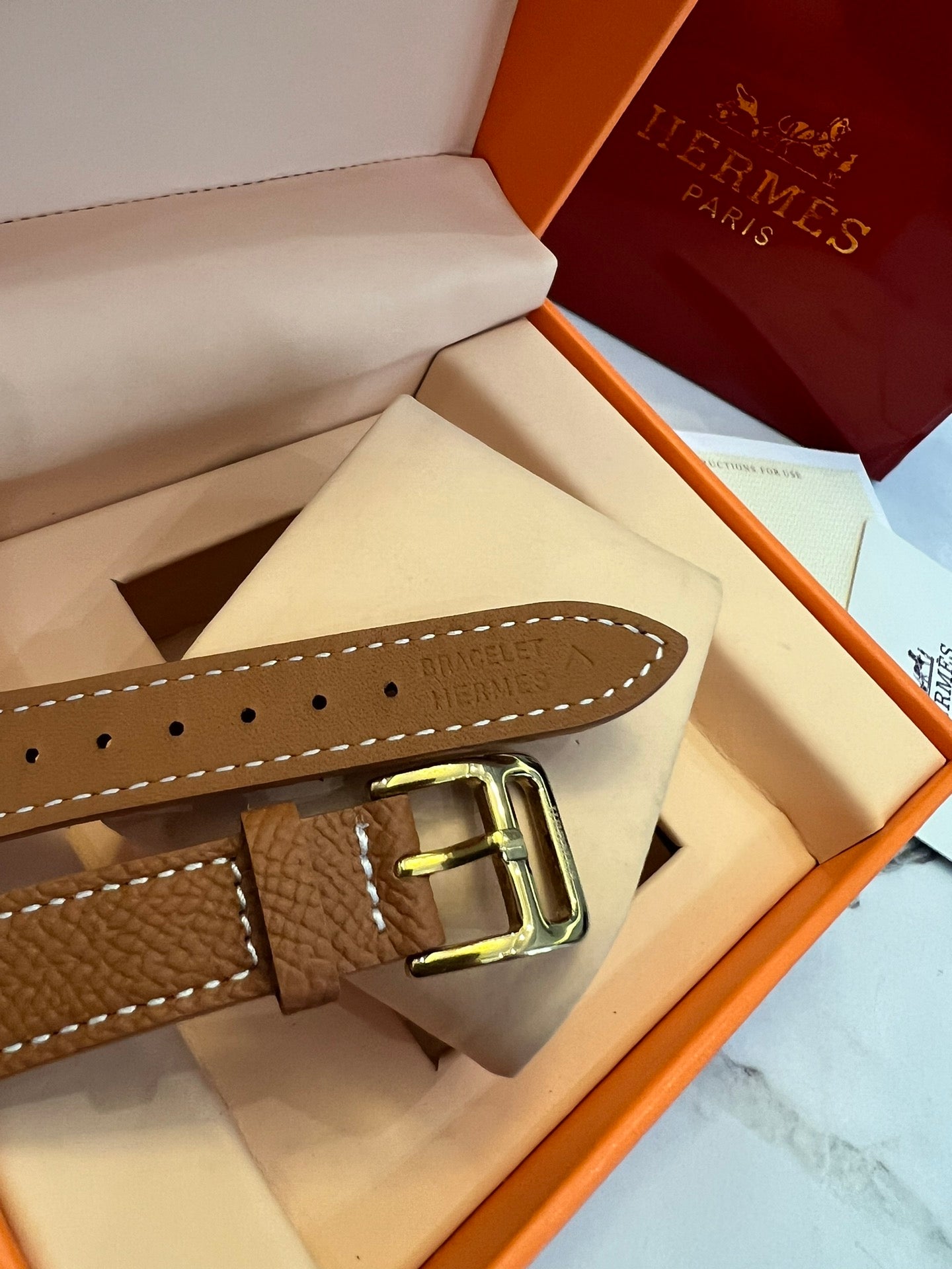 Shi watches are deeply loved by young people, and with attractive packaging, they are definitely the first choice to give to your partner.