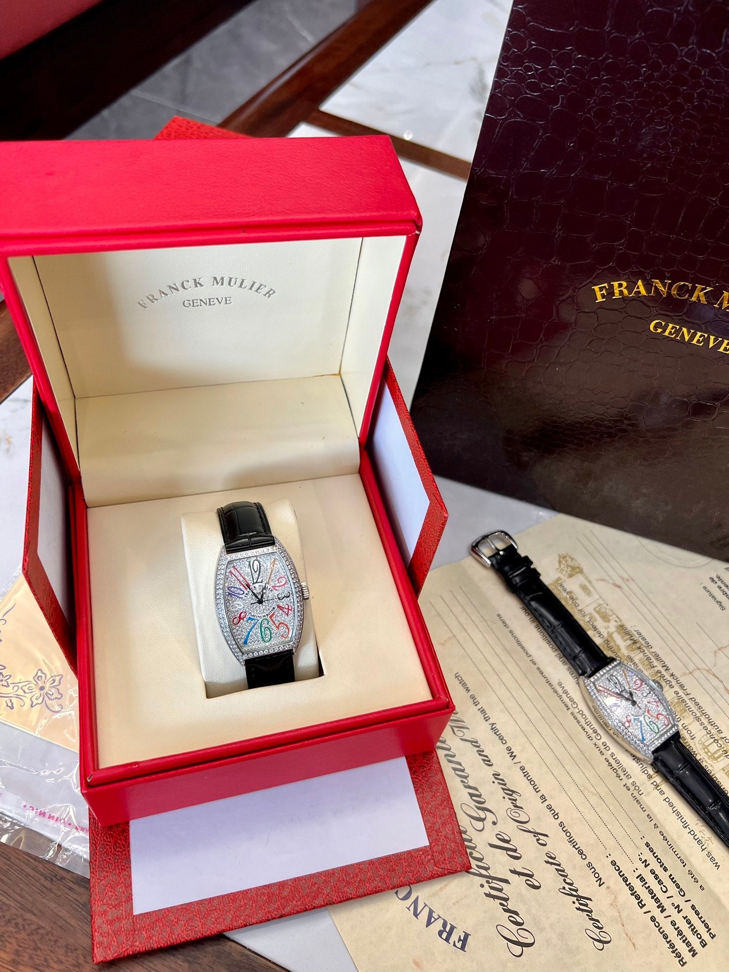 Contains graceful feminine beauty, exquisite and sensual.