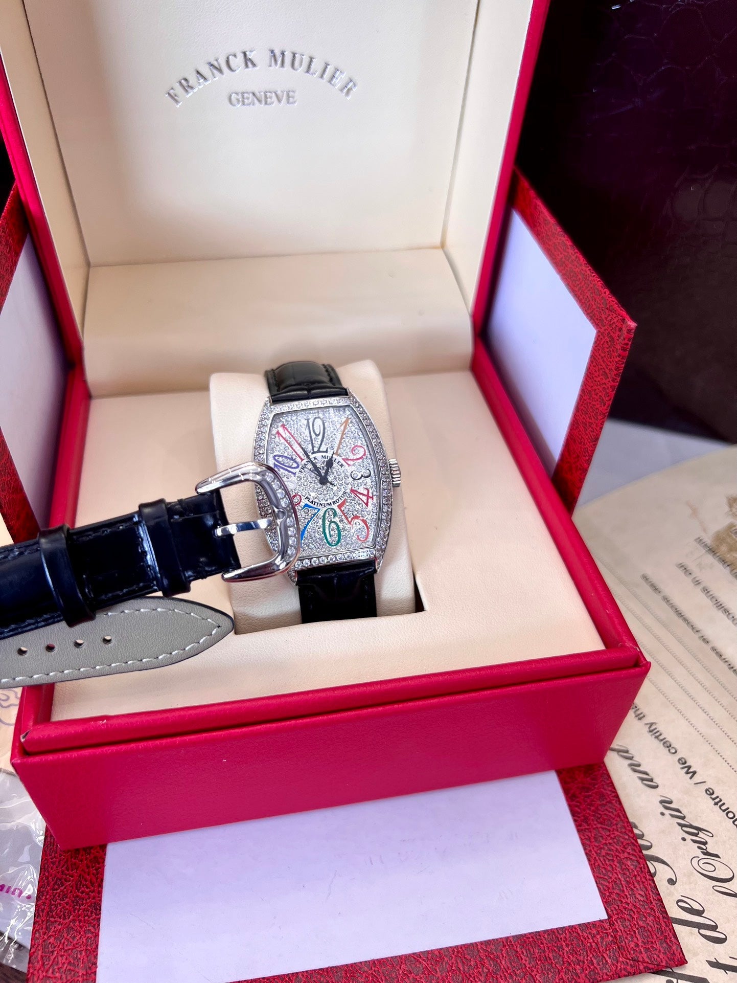 Contains graceful feminine beauty, exquisite and sensual.