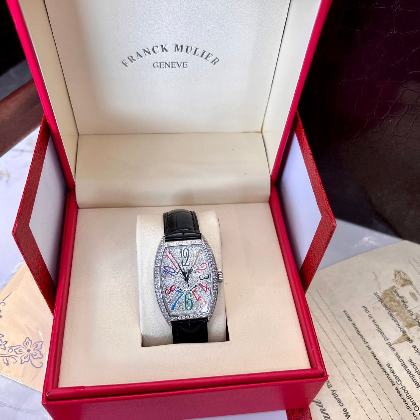 Contains graceful feminine beauty, exquisite and sensual.