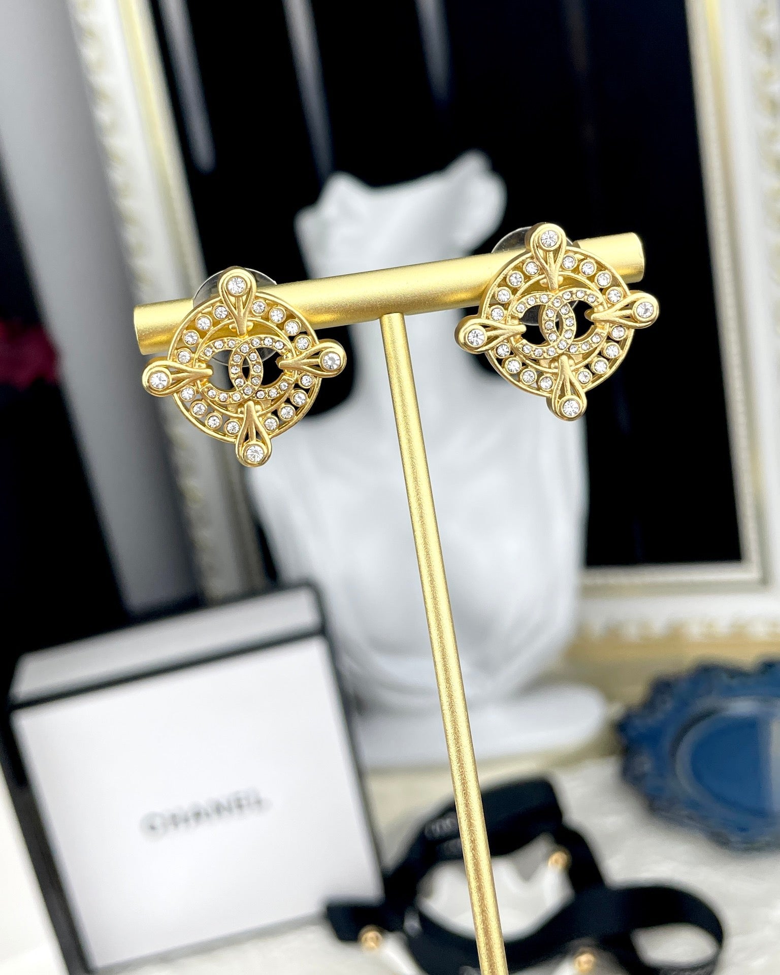 New autumn and winter round earrings