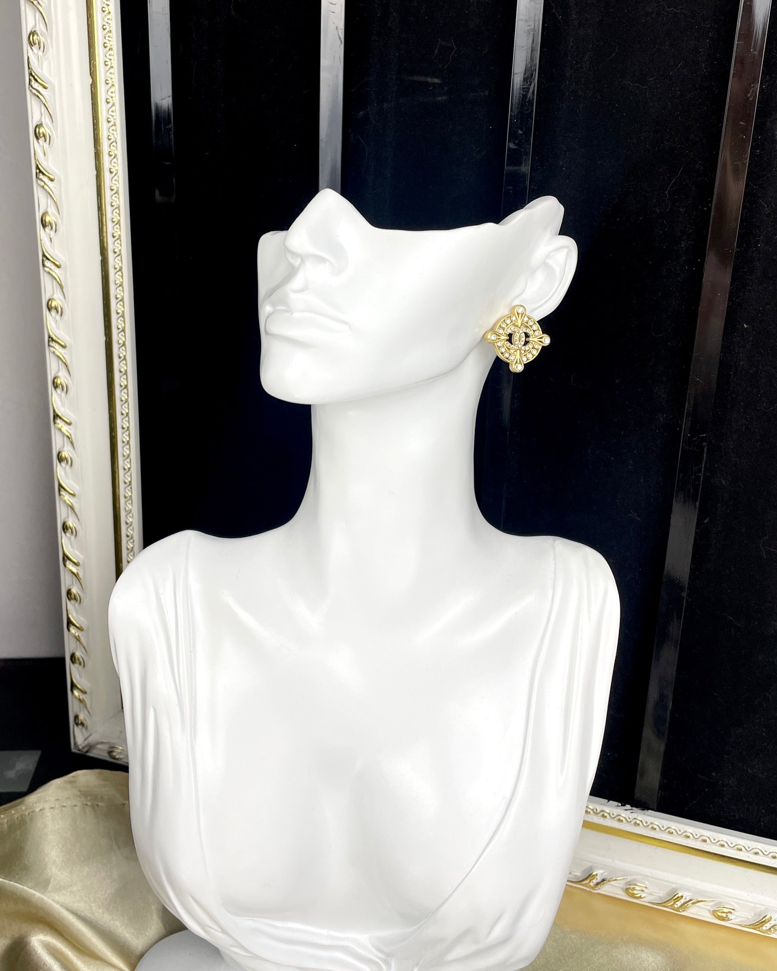 New autumn and winter round earrings