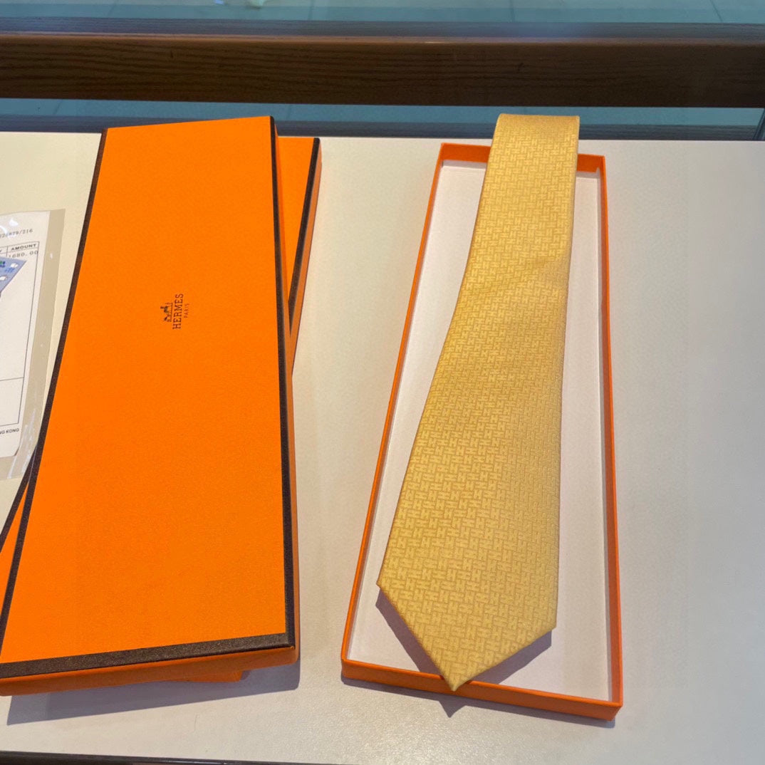 Men's Burberry popular tie