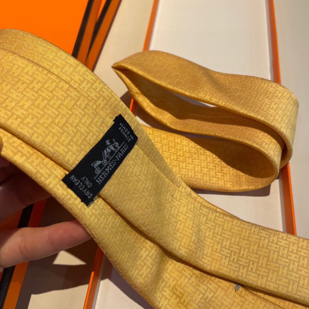 Men's Burberry popular tie
