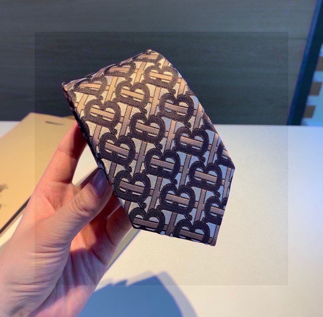 Men's Burberry popular TB logo tie