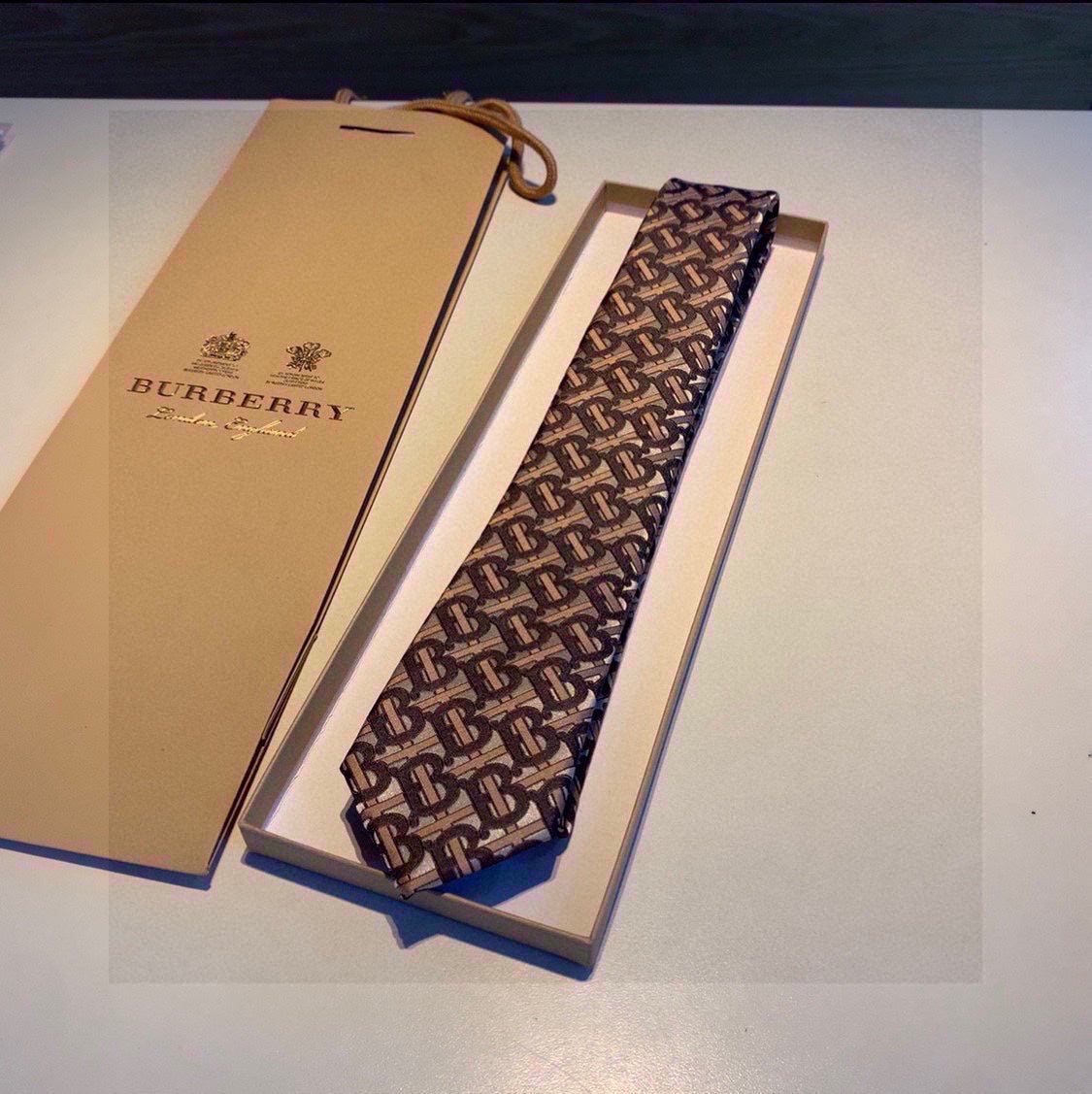 Men's Burberry popular TB logo tie