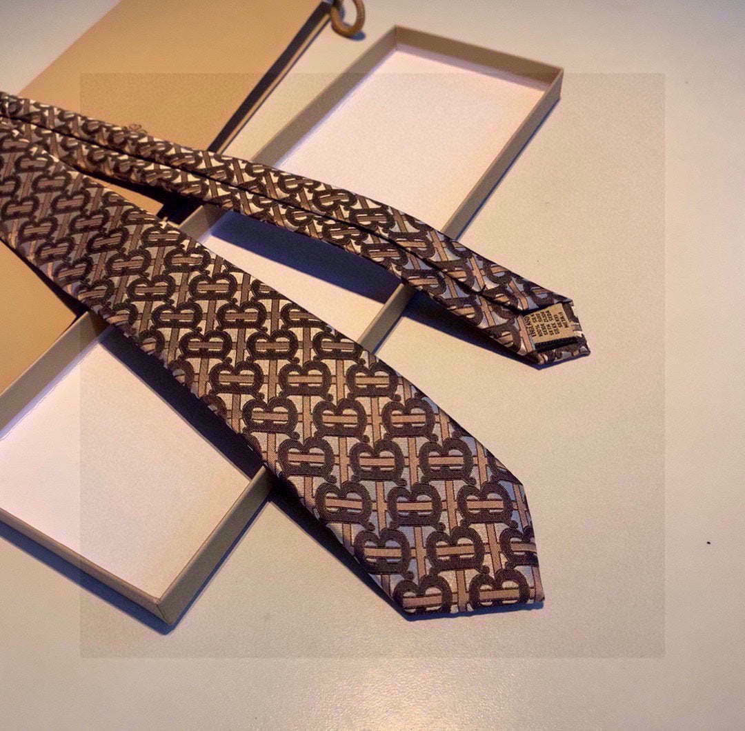 Men's Burberry popular TB logo tie