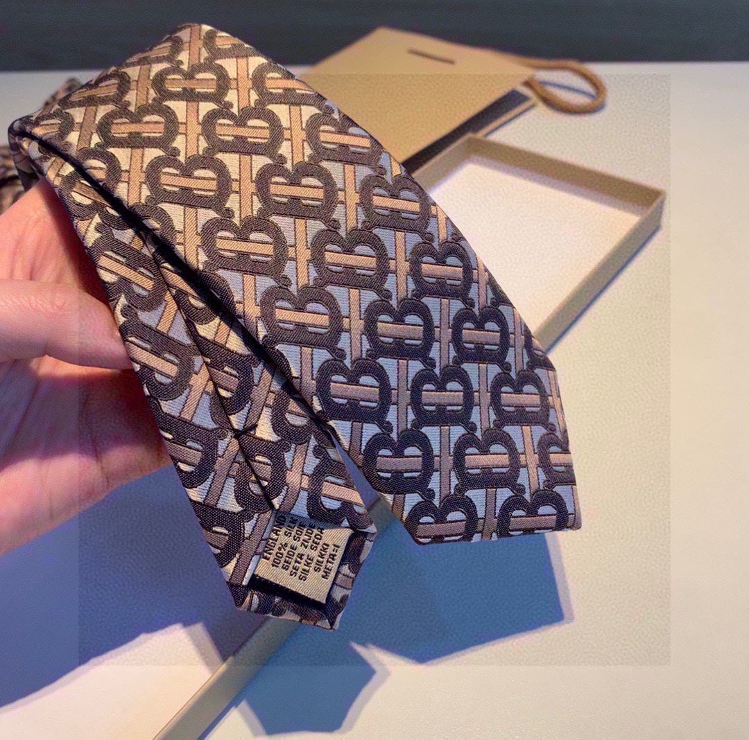 Men's Burberry popular TB logo tie
