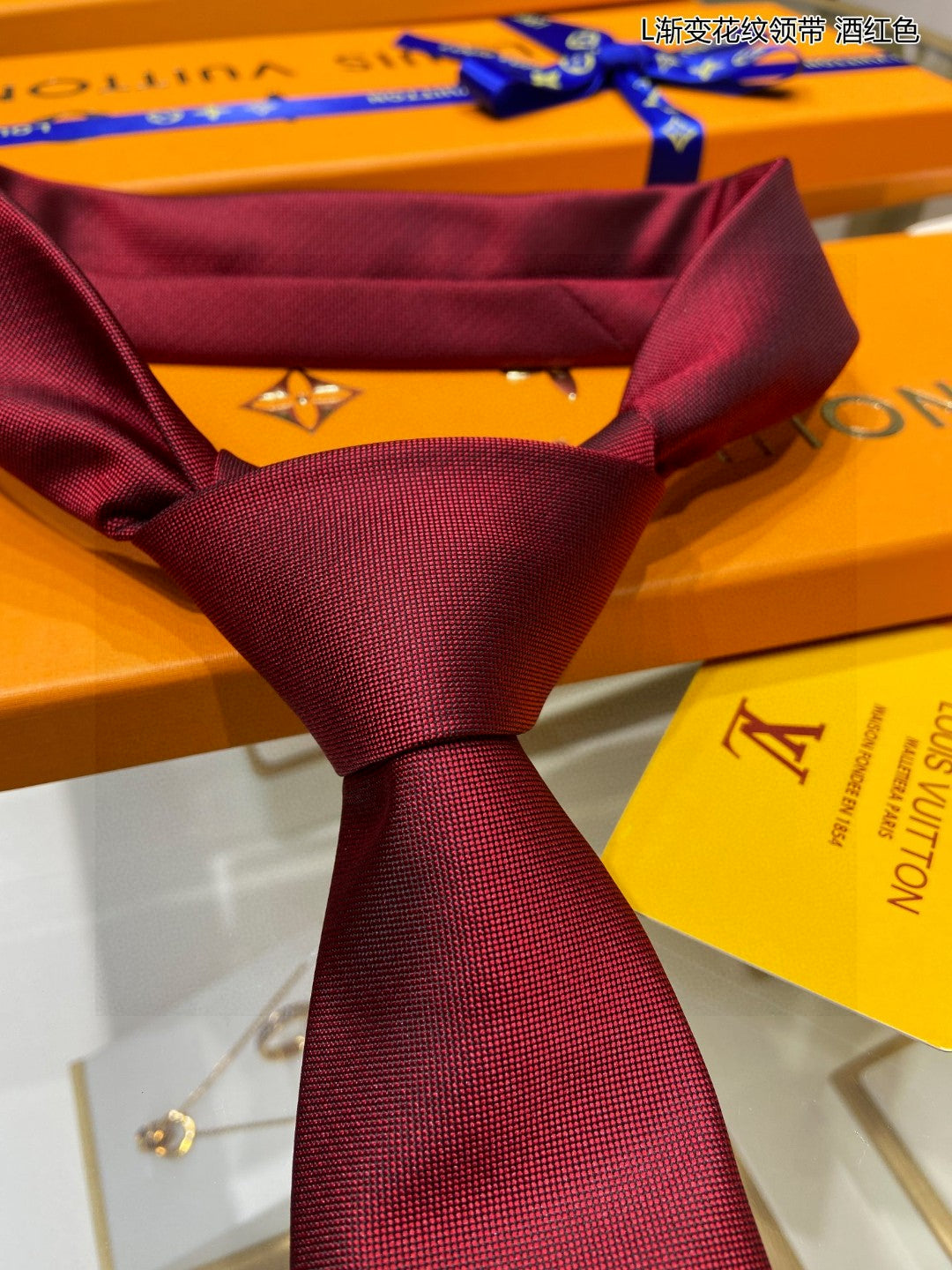 L new style tie for men