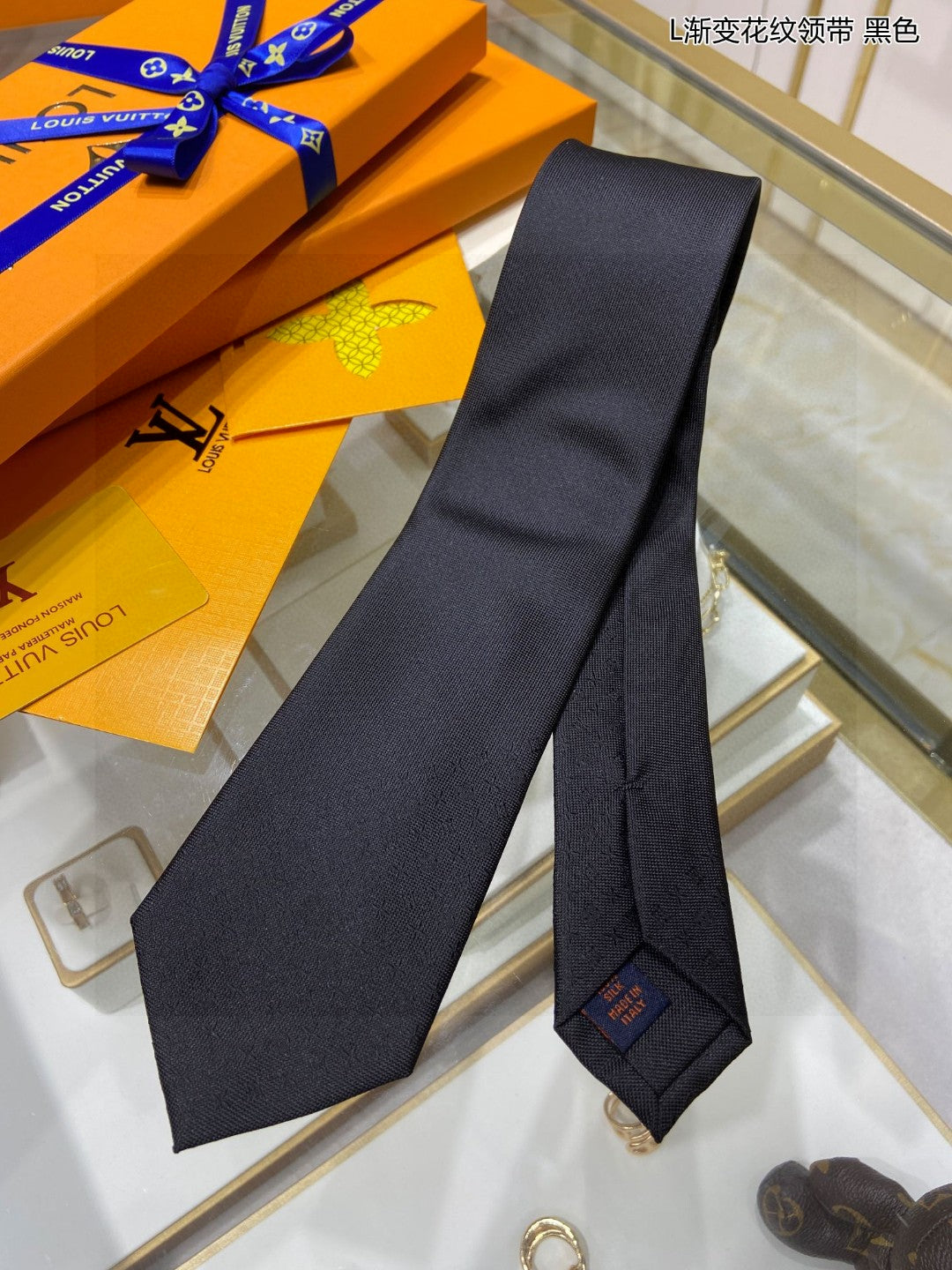 L new style tie for men
