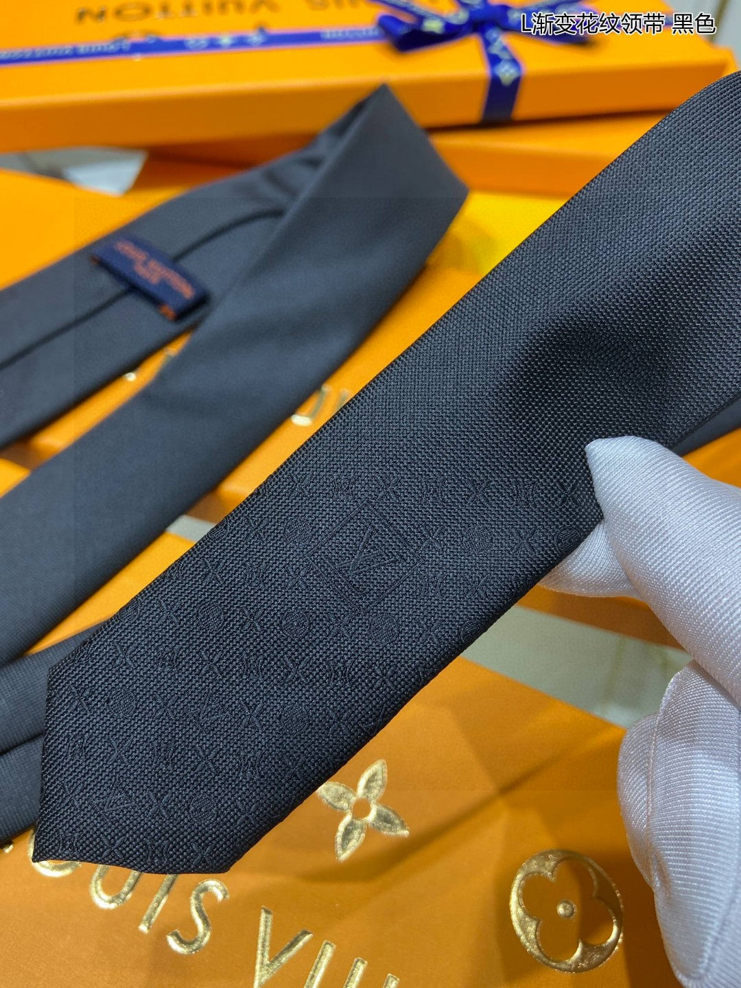 L new style tie for men