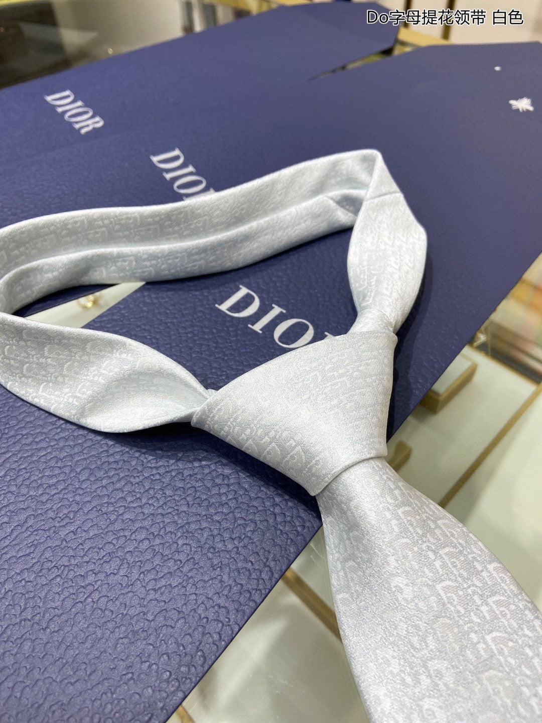 D men's new tie