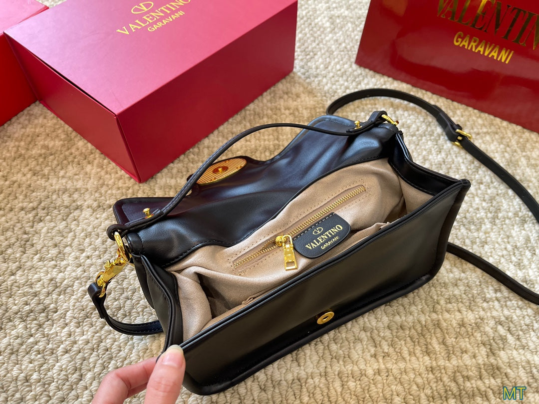 V 24 new shoulder bag